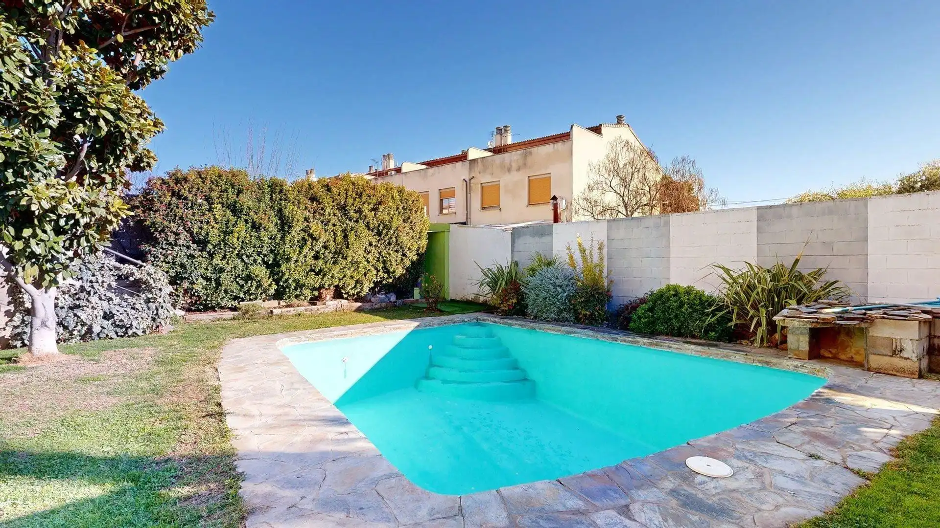 Schwimmbecken von Haus oder Chalet zum Verkauf in Nuez de Ebro mit Klimaanlage, Heizung und Privatgarten