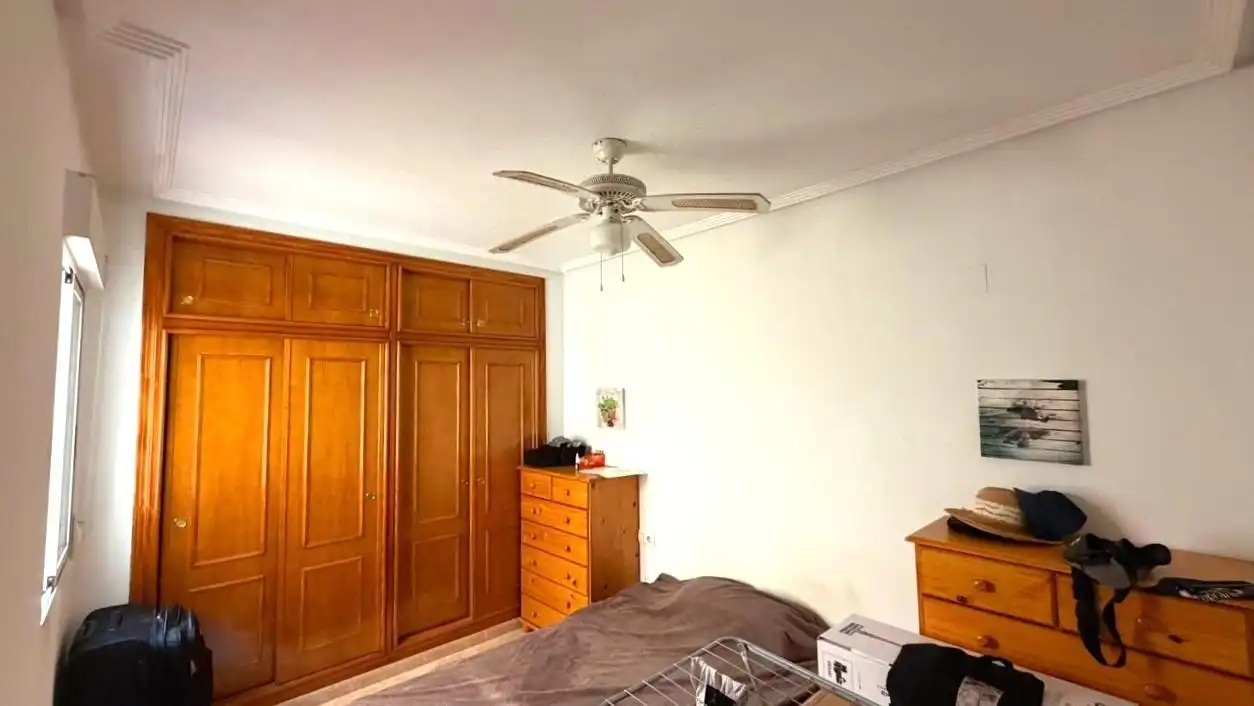 Habitación de Apartamento en venta en Torrevieja con Aire acondicionado y Amueblado