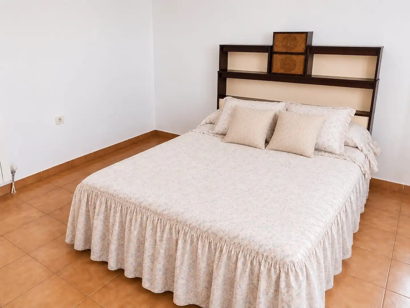 Habitación de Finca rústica en venta en Valle de Losa con Jardín privado, Amueblado y Alarma