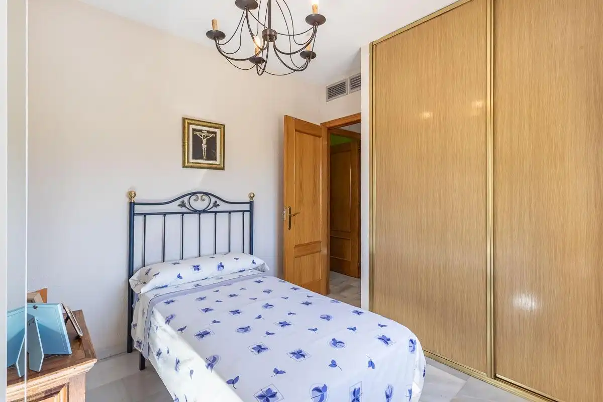 Habitación de Casa adosada en venta en Genil