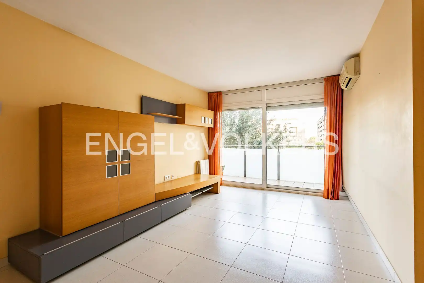 Living room of Flat for sale in Sant Joan Despí  with Air Conditioner, Heating and Terrace