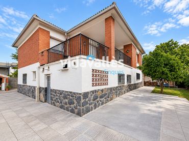 House with balcony for sale in Carrer Rosella