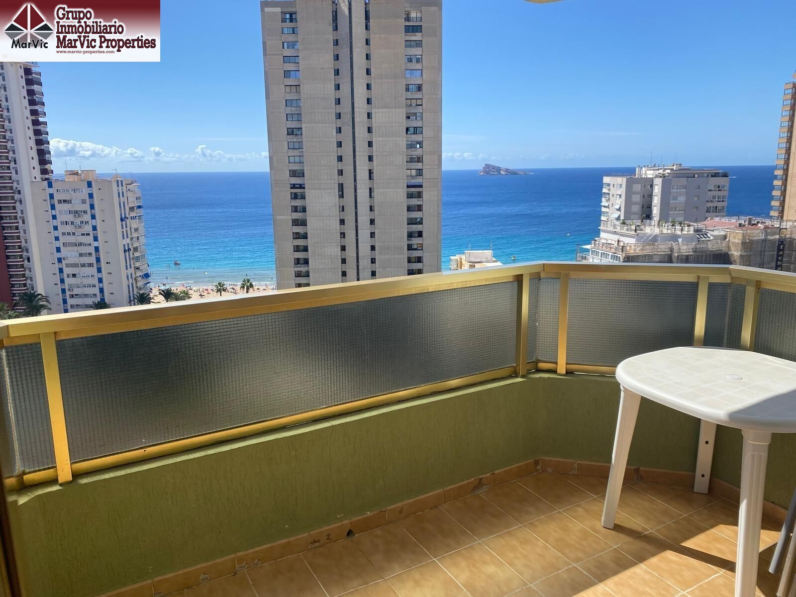 Dormitori de Pis en venda en Benidorm amb Terrassa i Piscina comunitària