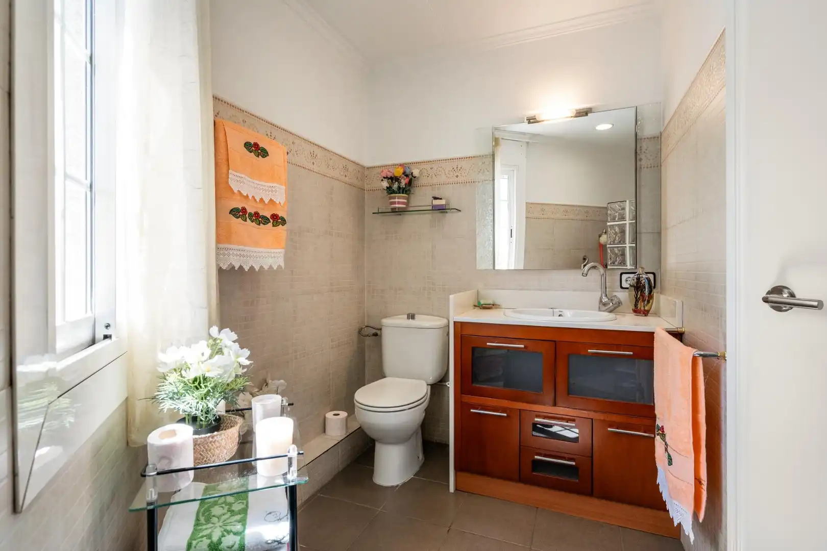 Baño de Casa adosada en venta en Mollet del Vallès con Aire acondicionado, Calefacción y Jardín privado