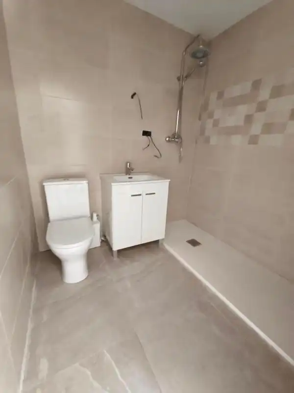 Badezimmer von Erdgeschoss zum Verkauf in Tres Cantos mit Klimaanlage und Heizung