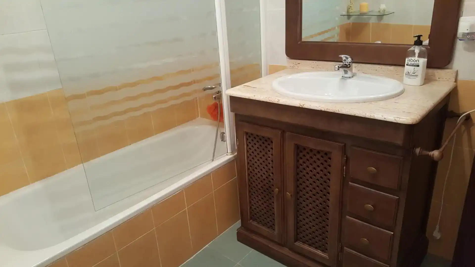 Baño de Piso en venta en Azuaga con Aire acondicionado, Trastero y Amueblado