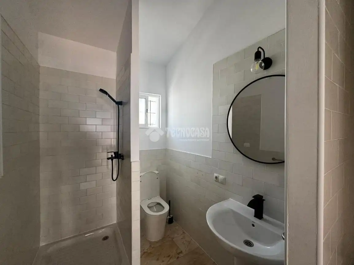 Badezimmer von Wohnung zur Miete in La Rinconada mit Terrasse und Balkon