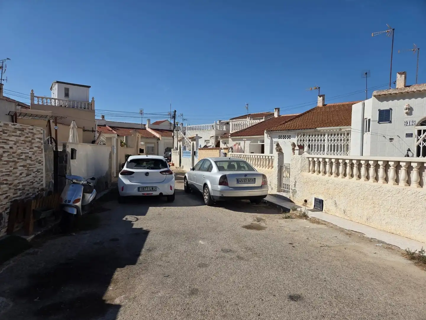 Vista exterior de Casa o xalet en venda en Torrevieja amb Jardí privat i Terrassa