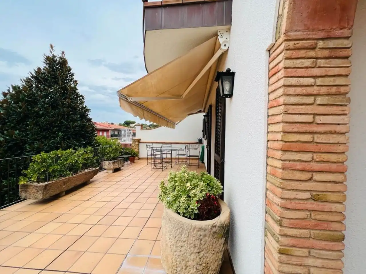 Casa aparellada amb terrassa en venda a Carretera de Cruïlles 31, imagen 5