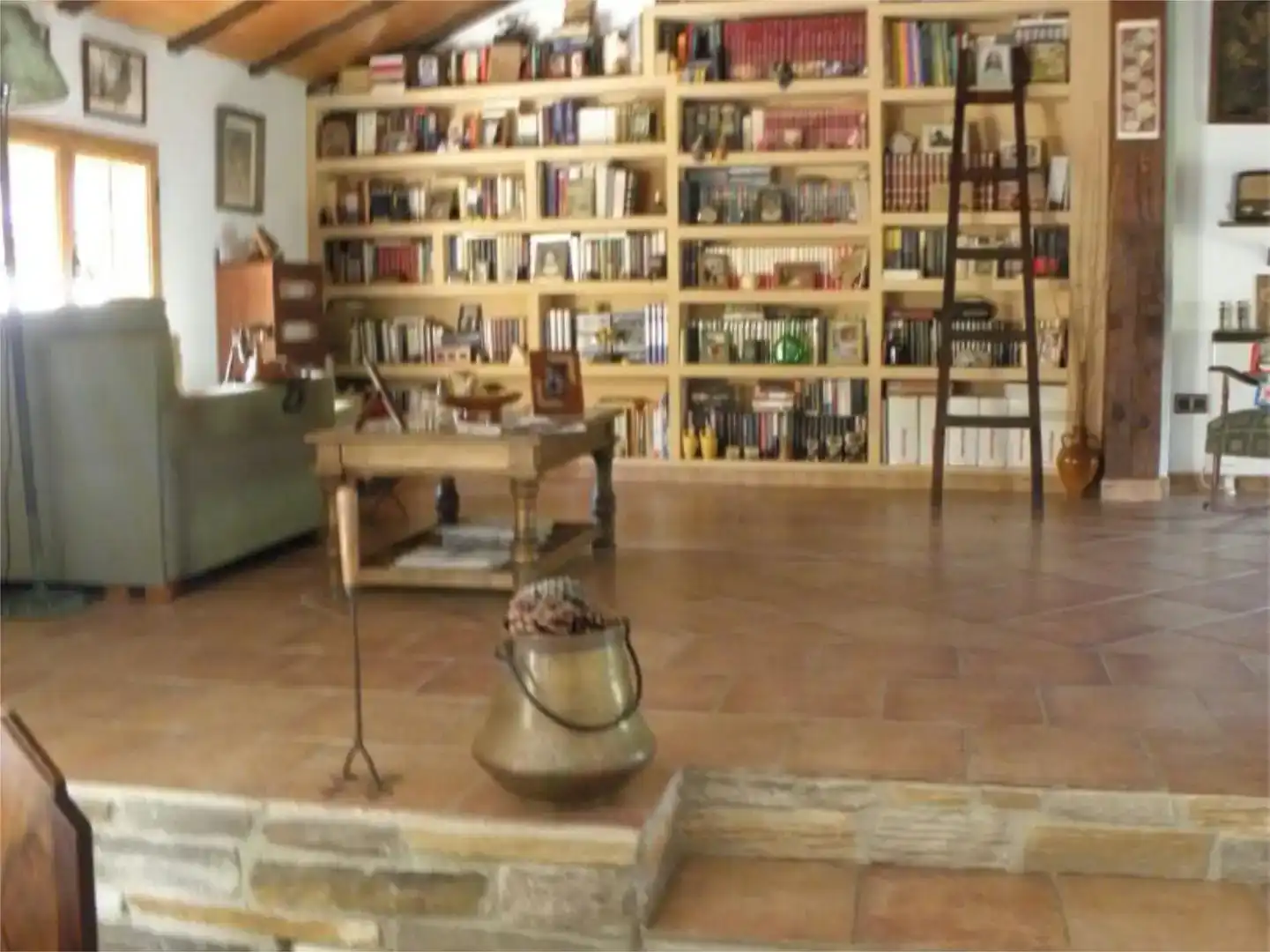 Sala d'estar de Finca rústica en venda en Arenas del Rey amb Piscina