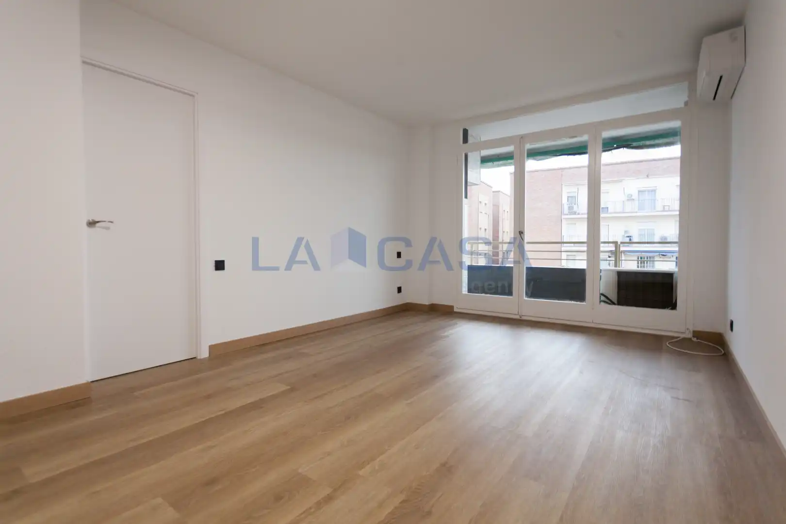 Sala d'estar de Àtic en venda en L'Hospitalet de Llobregat amb Balcó