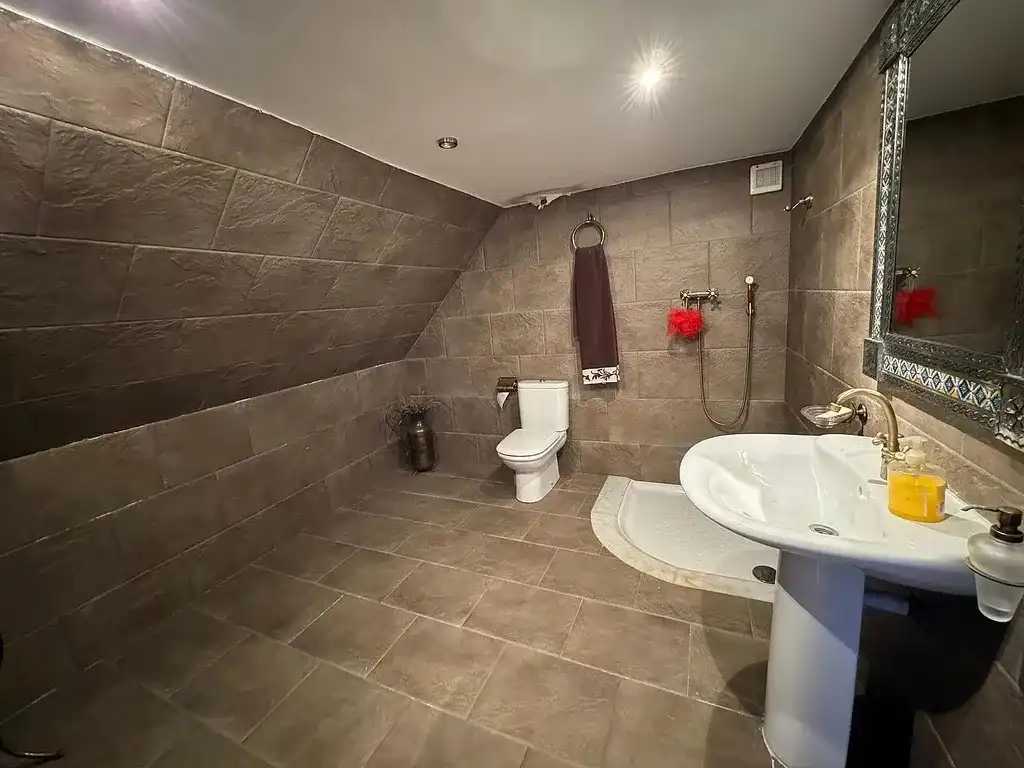 Bathroom of Houses for sale in Cacabelos  with Heating, Parquet flooring and Terrace