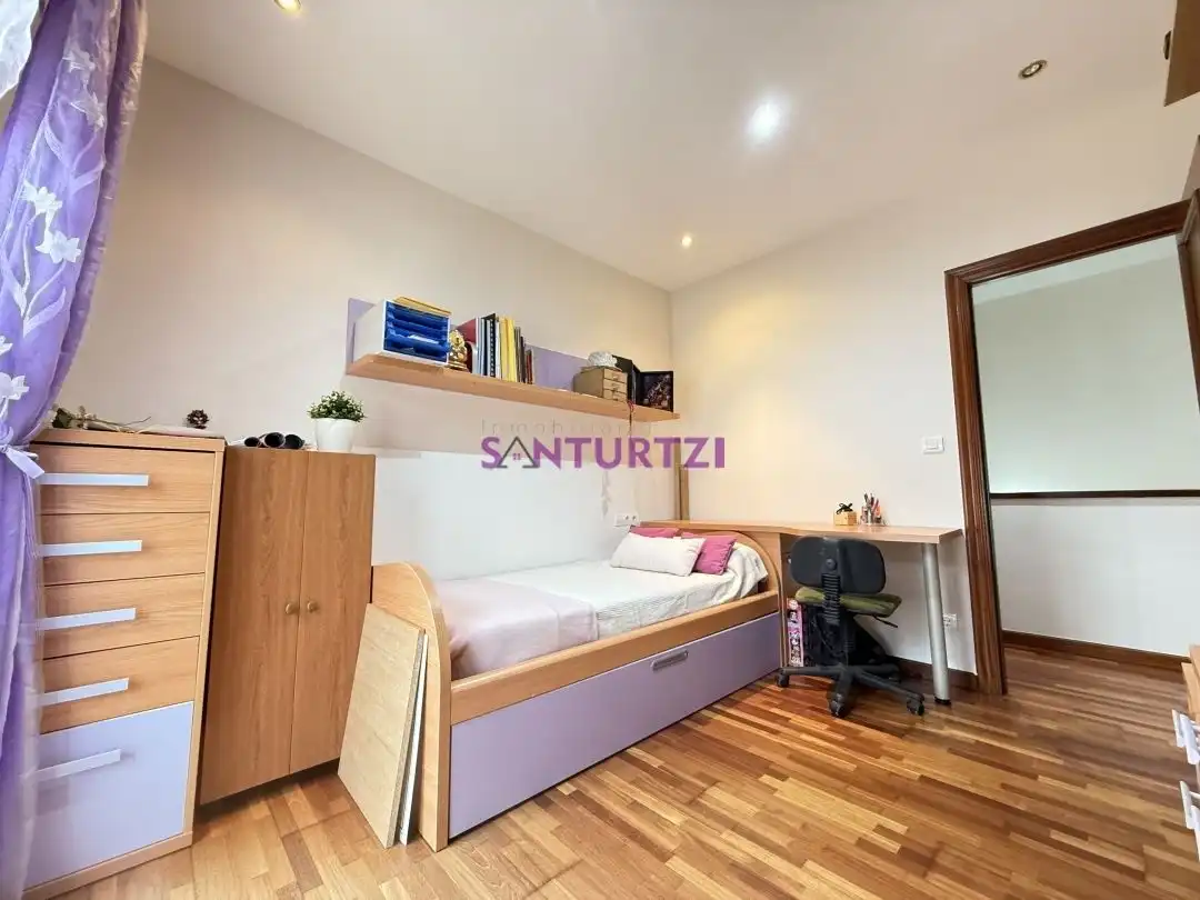 Bedroom of Detached homes for sale in Castro-Urdiales  with Heating, Terrace and Furnished