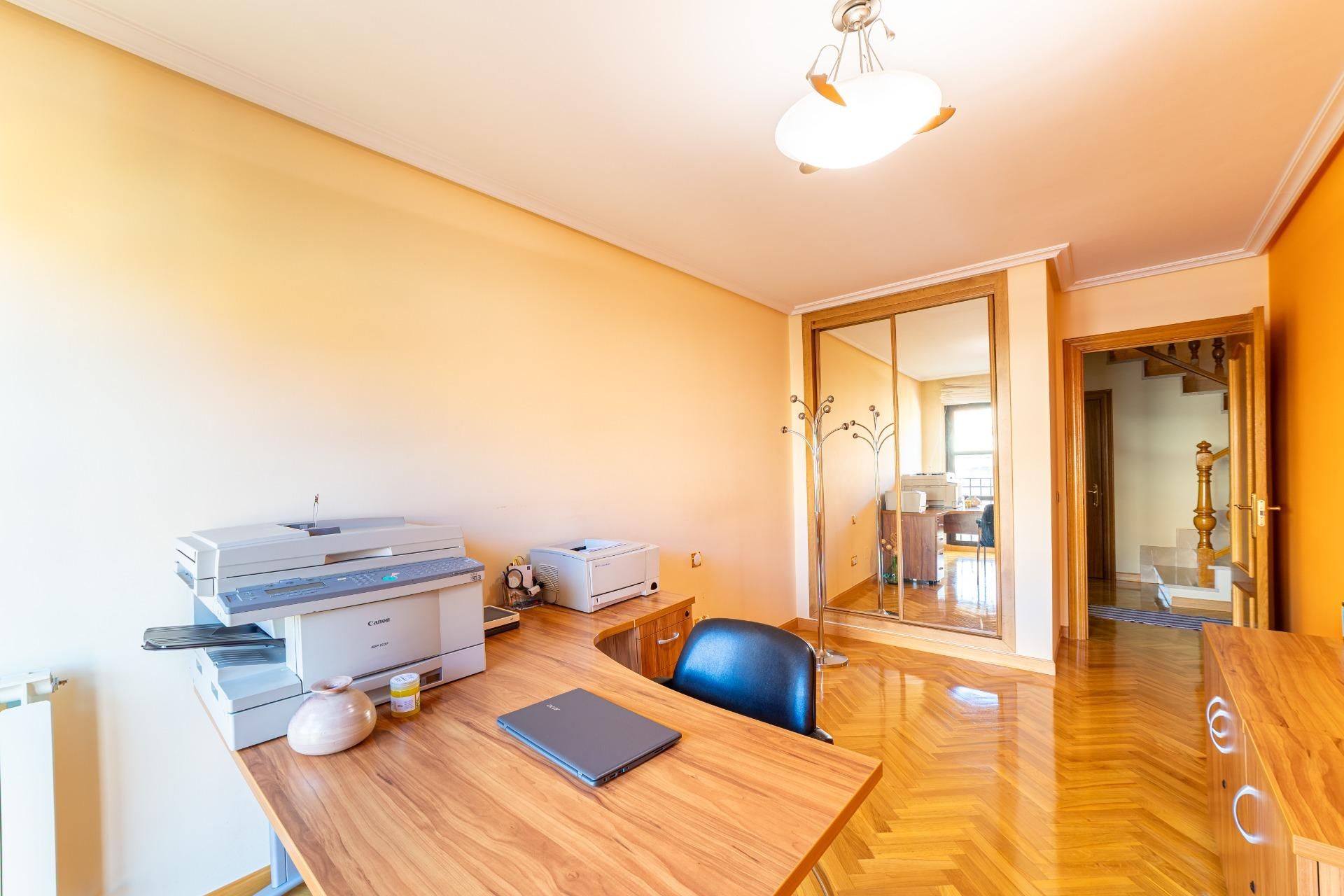 Dormitori de Dúplex en venda en Zamora Capital  amb Parquet i Traster