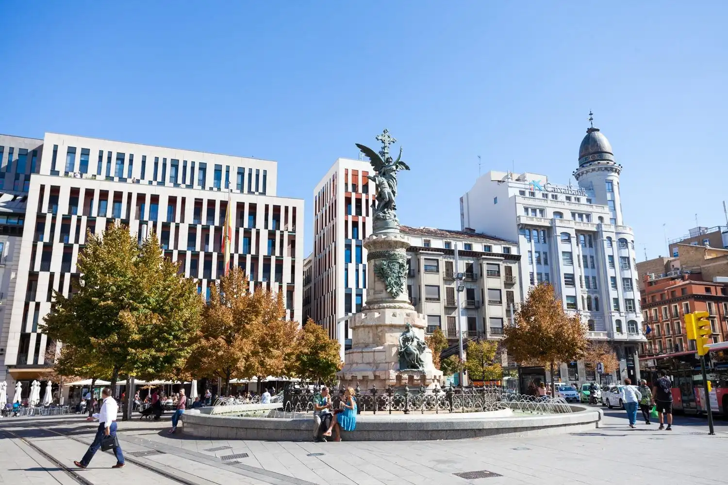 Vista exterior de Piso de alquiler en Zaragoza con Balcón