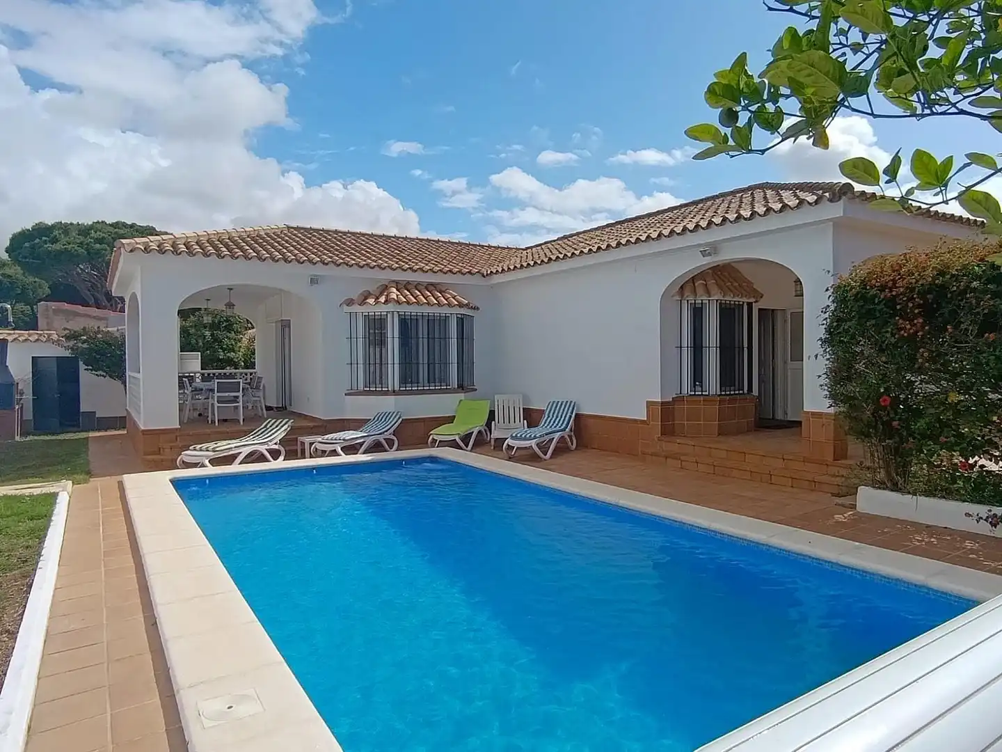 Swimming pool of Houses for sale in Chiclana de la Frontera  with Air Conditioner, Private garden and Storage room