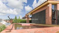 Vista exterior de Casa o xalet en venda en Caldes d'Estrac amb Terrassa, Piscina i Balcó