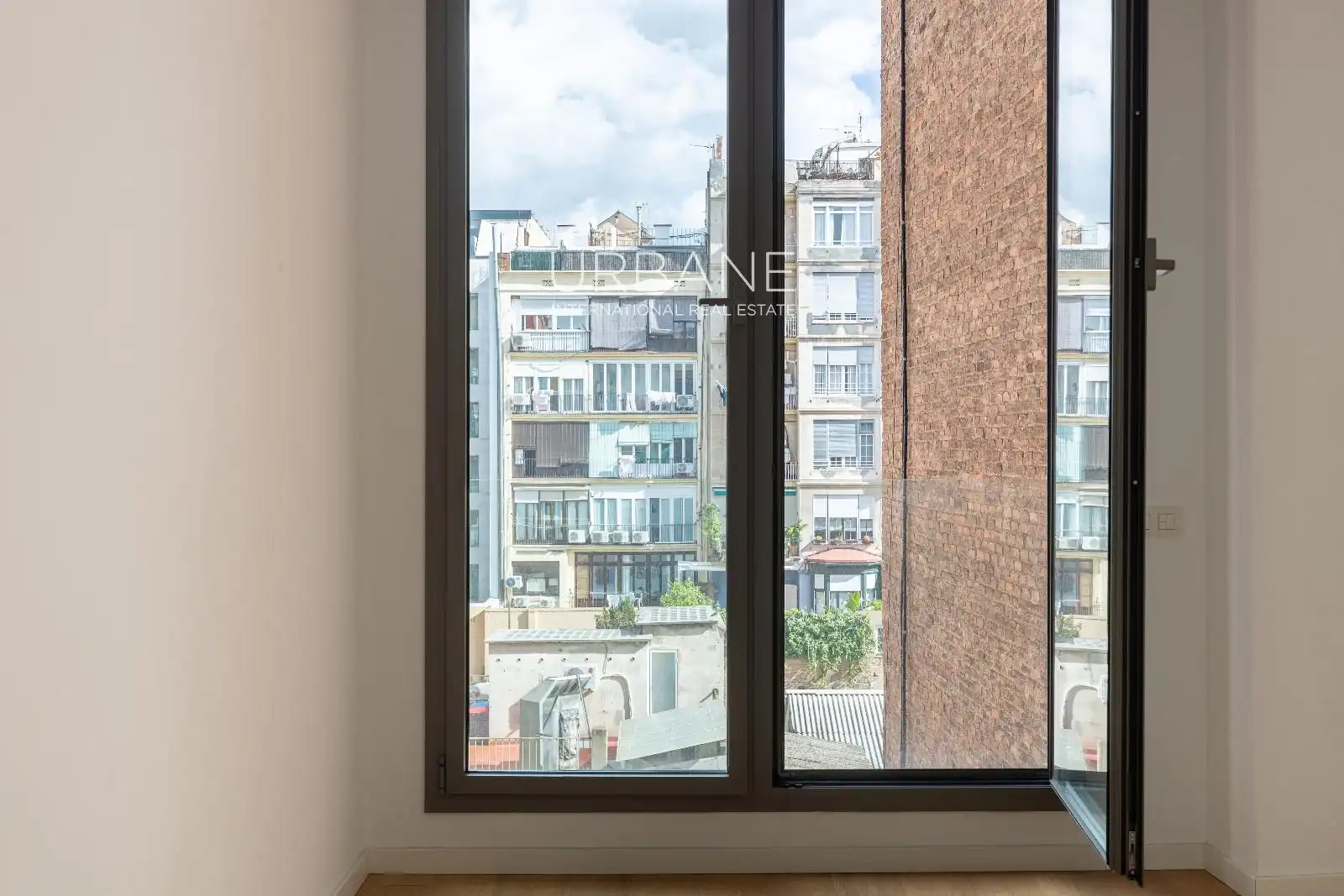 Vista exterior de Pis en venda en Barcelona amb Aire condicionat, Calefacció i Terrassa