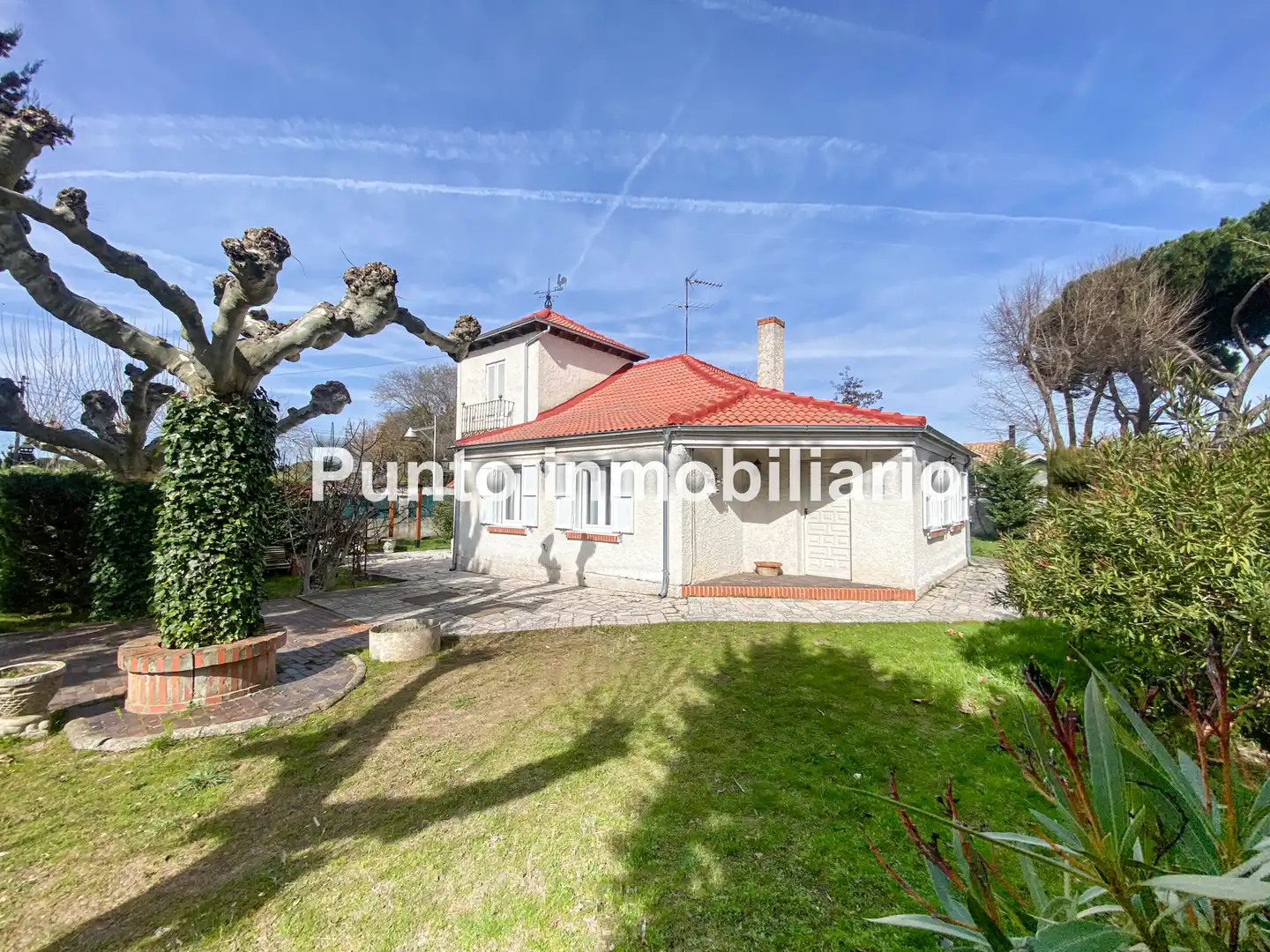 Exterior view of Houses for sale in Valladolid Capital  with Private garden and Terrace