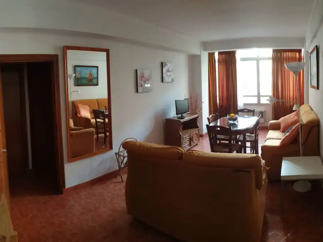 Wohnzimmer von Wohnung zur Miete in  Sevilla Capital mit Klimaanlage und Balkon