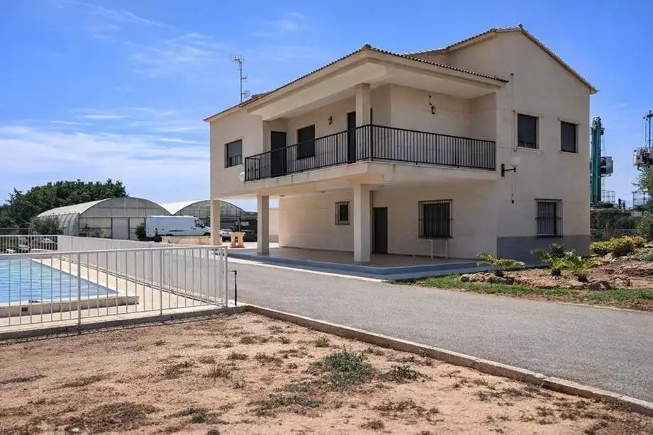Vista exterior de Casa o xalet en venda en Elche / Elx amb Terrassa, Piscina i Moblat