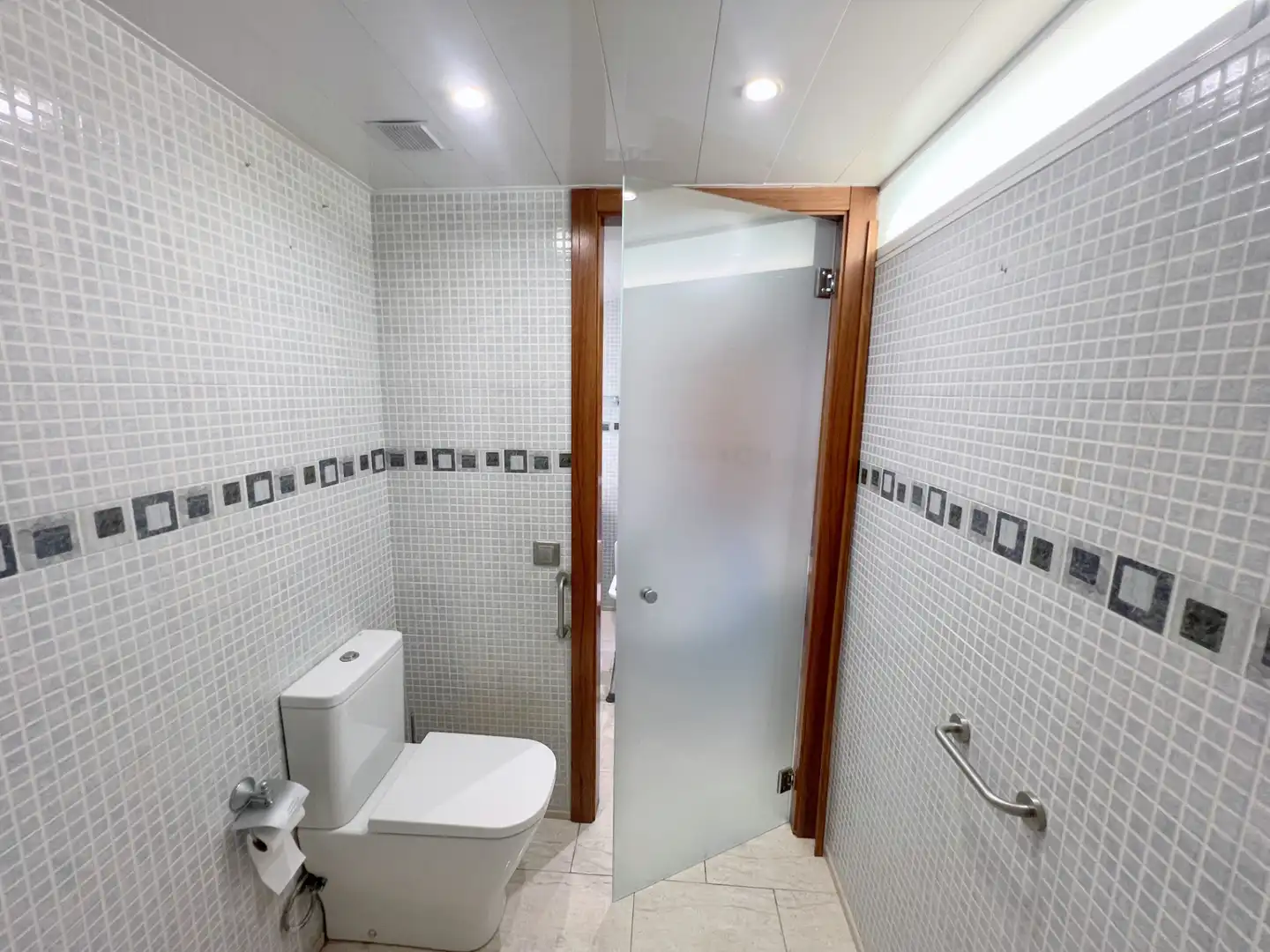 Baño de Piso de alquiler en Mataró con Aire acondicionado, Calefacción y Parquet
