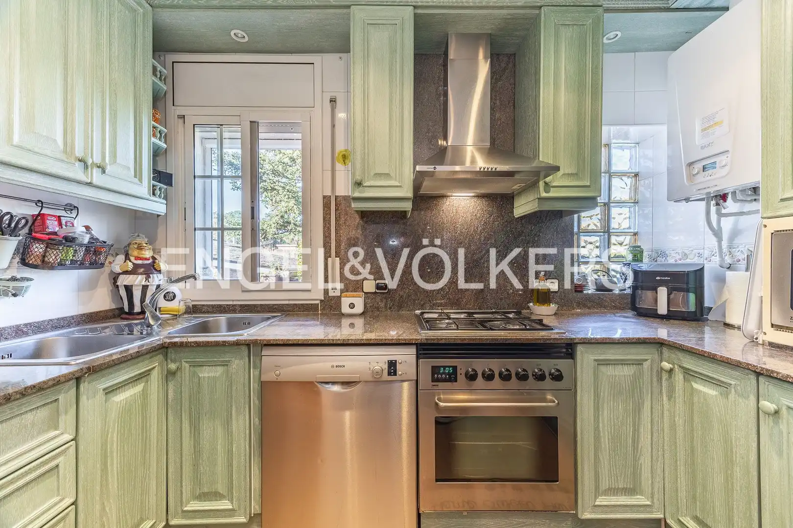 Kitchen of Houses for sale in Sant Cugat del Vallès  with Air Conditioner, Heating and Private garden
