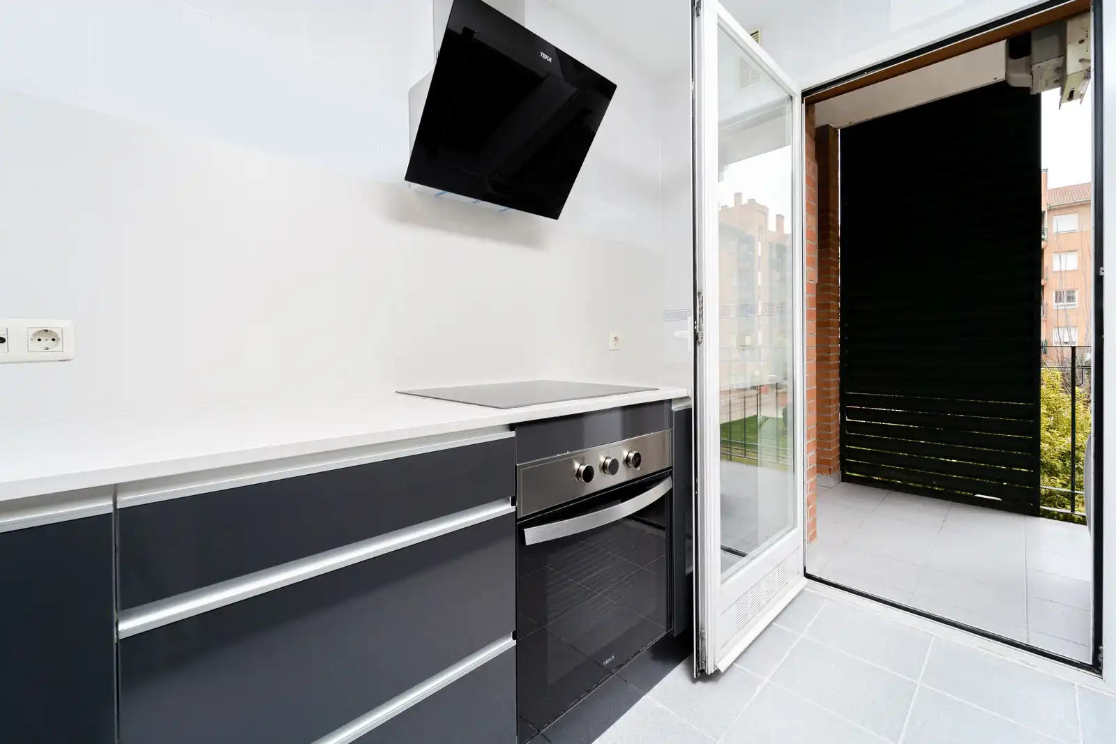 Cocina de Piso de alquiler en Madrid con Aire acondicionado, Terraza y Trastero