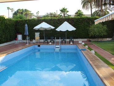 Chalet con balcón en venta en Picassent