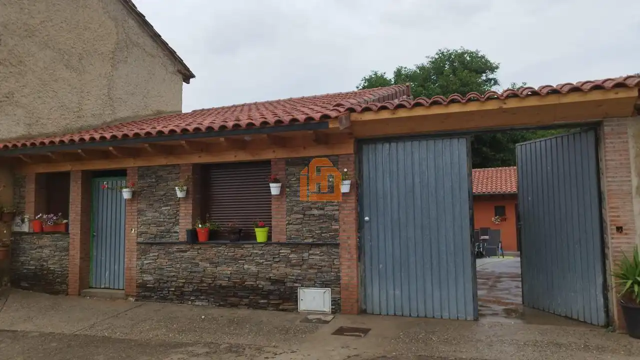 Vista exterior de Casa o chalet en venta en Vegaquemada con Calefacción y Jardín privado
