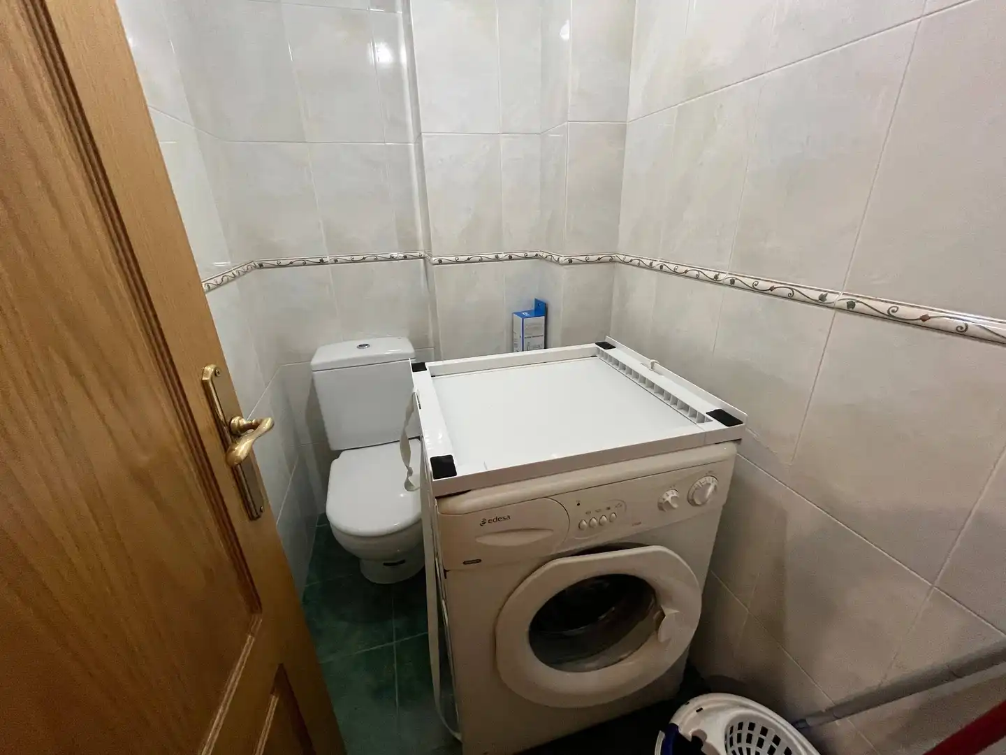 Baño de Piso de alquiler en Santiago de Compostela  con Calefacción, Trastero y Amueblado