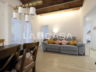 Piso con balcón en venta en Nou Barris