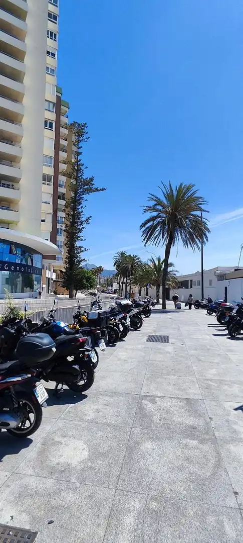 Vista exterior de Pis en venda en Málaga amb Terrassa i Traster