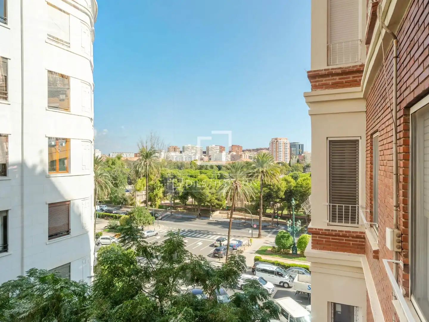 Vista exterior de Piso en venta en L'Eixample