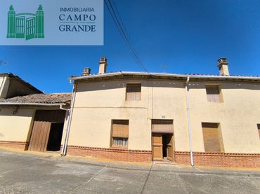 Casa con balcón en venta en Calle Aljibe