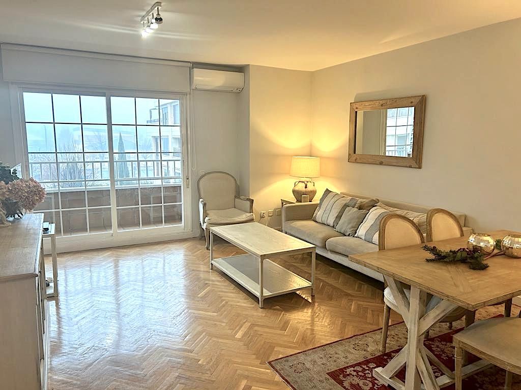 Sala d'estar de Pis de lloguer en Majadahonda amb Aire condicionat, Calefacció i Parquet
