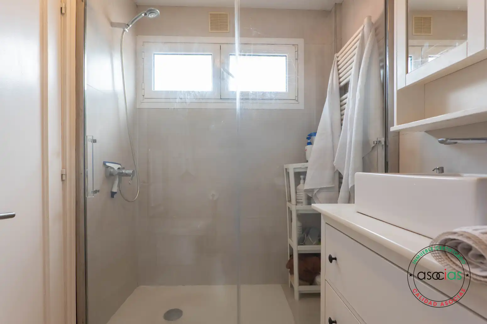 Bany de Casa o xalet en venda en Siero amb Calefacció, Jardí privat i Parquet