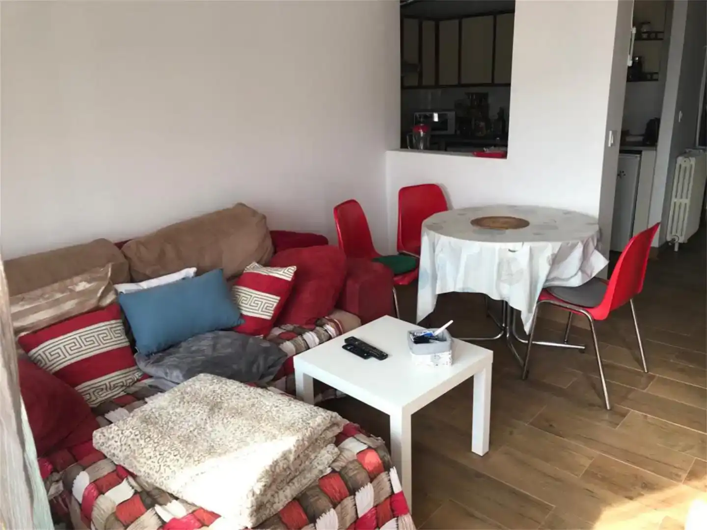 Sala de estar de Casa adosada de alquiler en Benavides con Jardín privado, Parquet y Amueblado