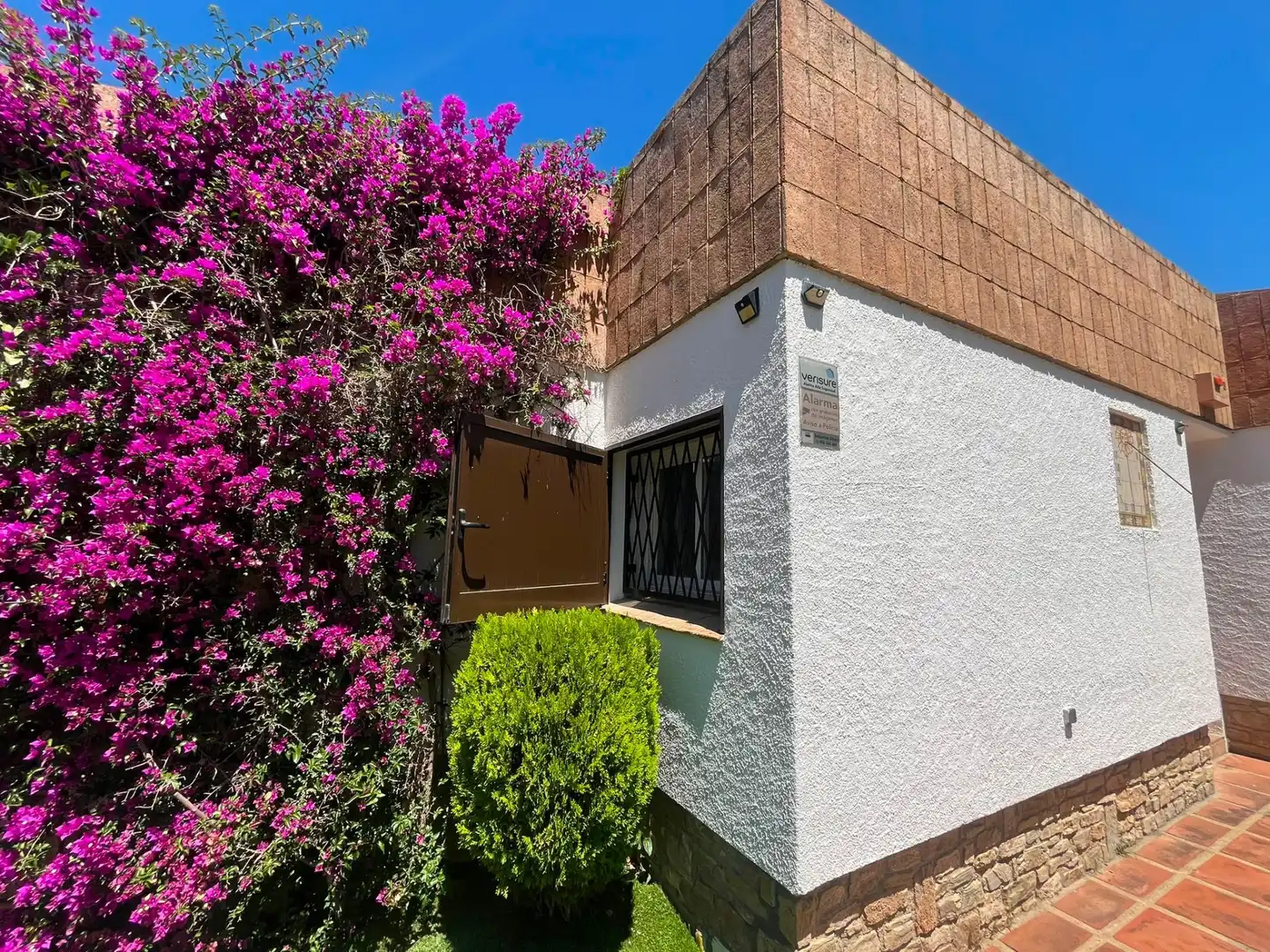 Vista exterior de Casa o xalet de lloguer en Gelida amb Jardí privat, Traster i Piscina
