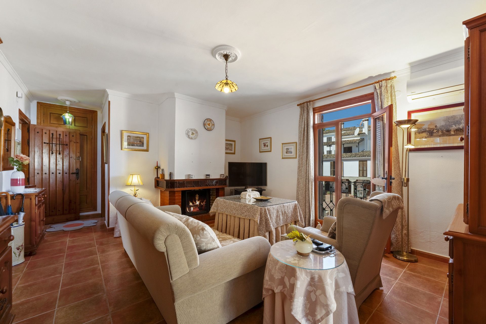 Sala d'estar de Apartament en venda en Benalmádena amb Aire condicionat, Terrassa i Moblat