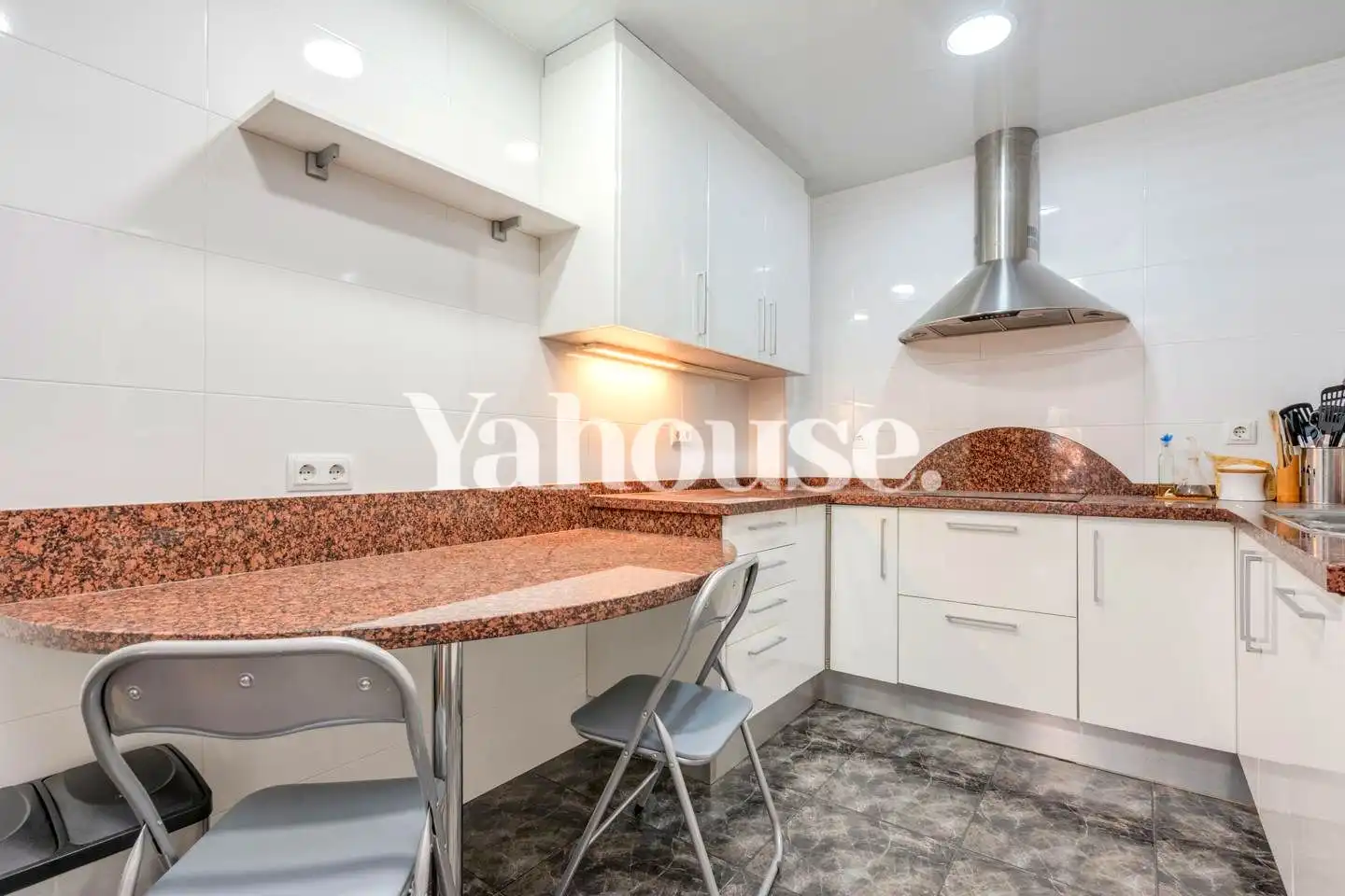 Küche von Wohnung zum Verkauf in Barcelona mit Klimaanlage, Heizung und Terrasse