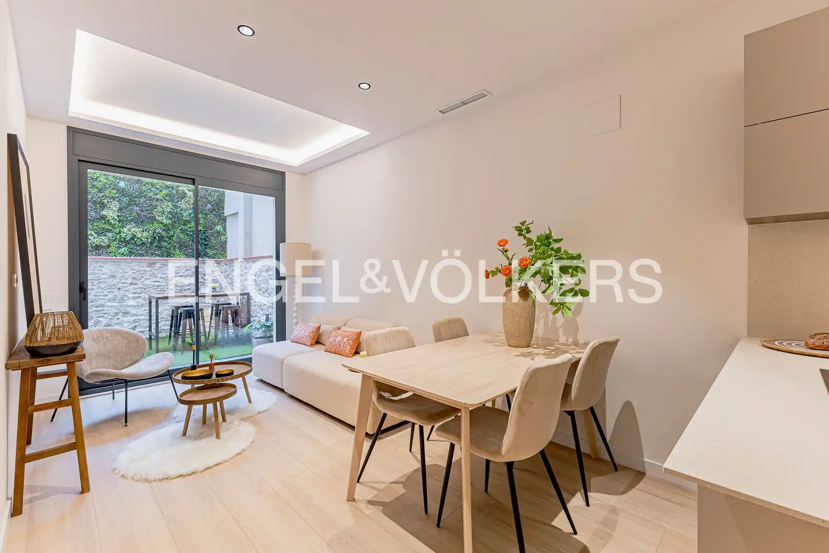 Außenansicht von Wohnung zum Verkauf in Barcelona mit Klimaanlage, Heizung und Privatgarten