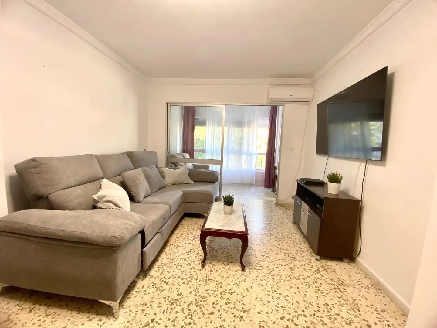 Sala de estar de Piso en venta en Sanlúcar de Barrameda con Aire acondicionado y Balcón