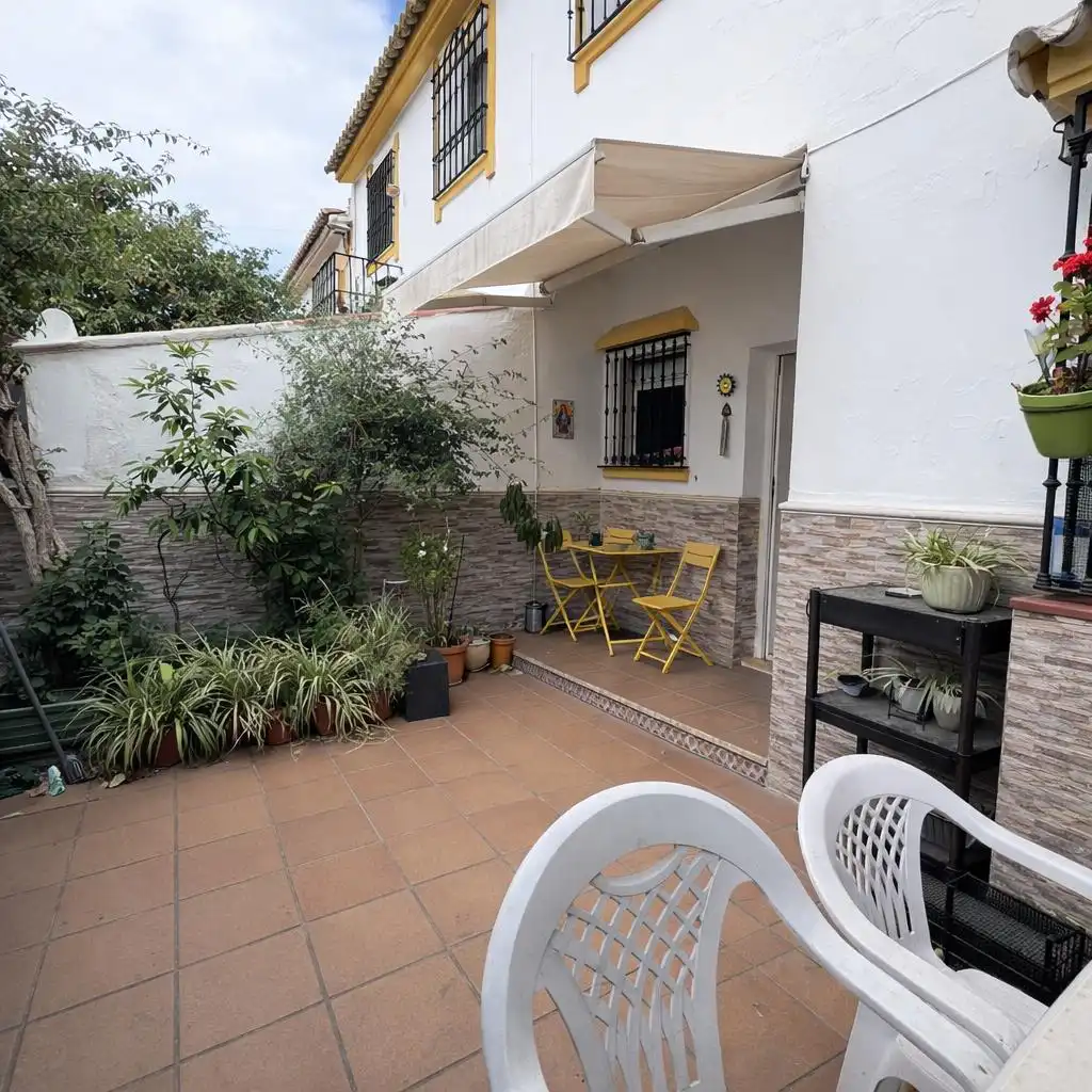 Terrace of Detached homes for sale in Algeciras  with Air Conditioner, Storage room and Furnished