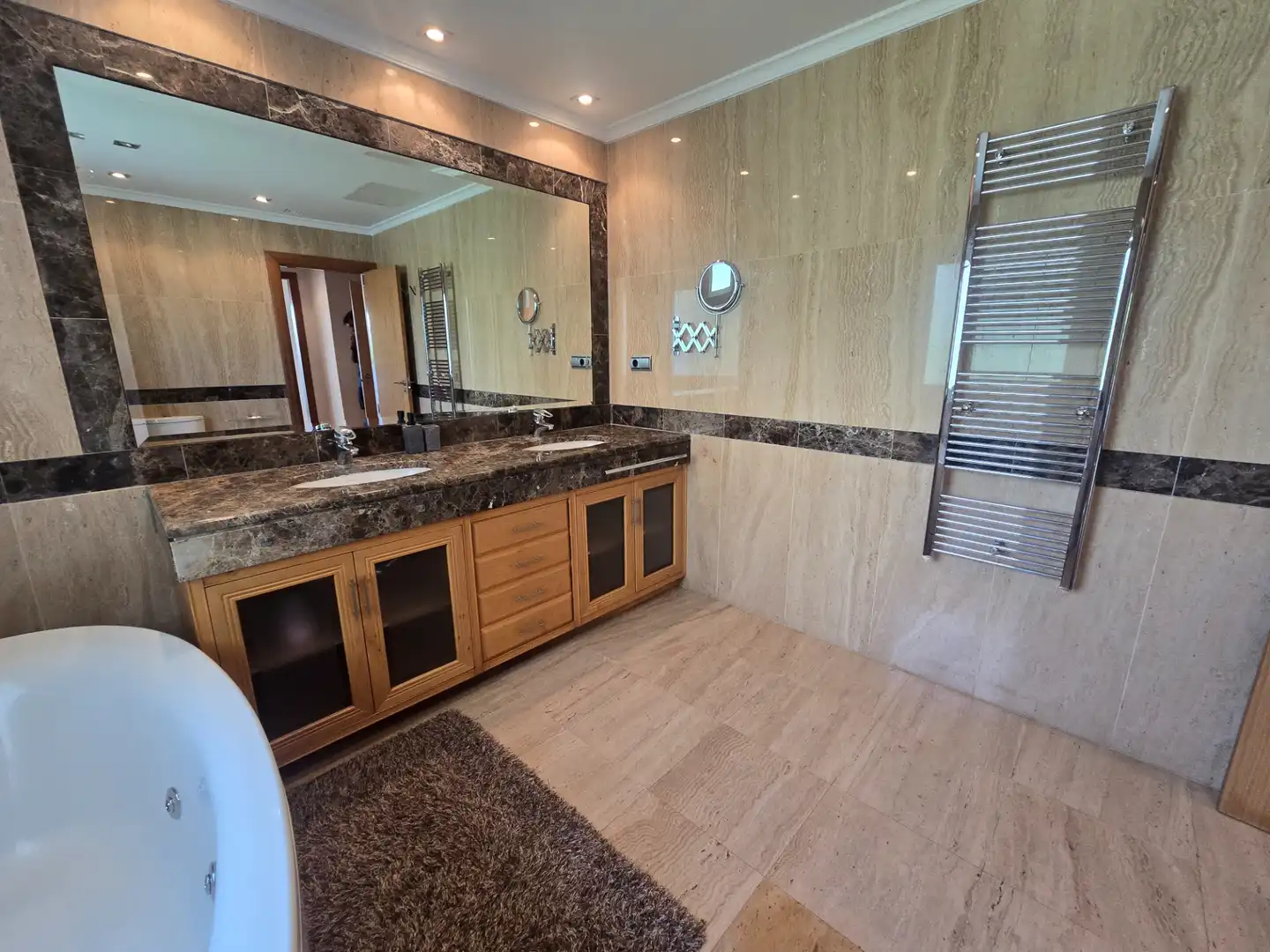 Bany de Apartament en venda en Marbella amb Aire condicionat, Calefacció i Jardí privat