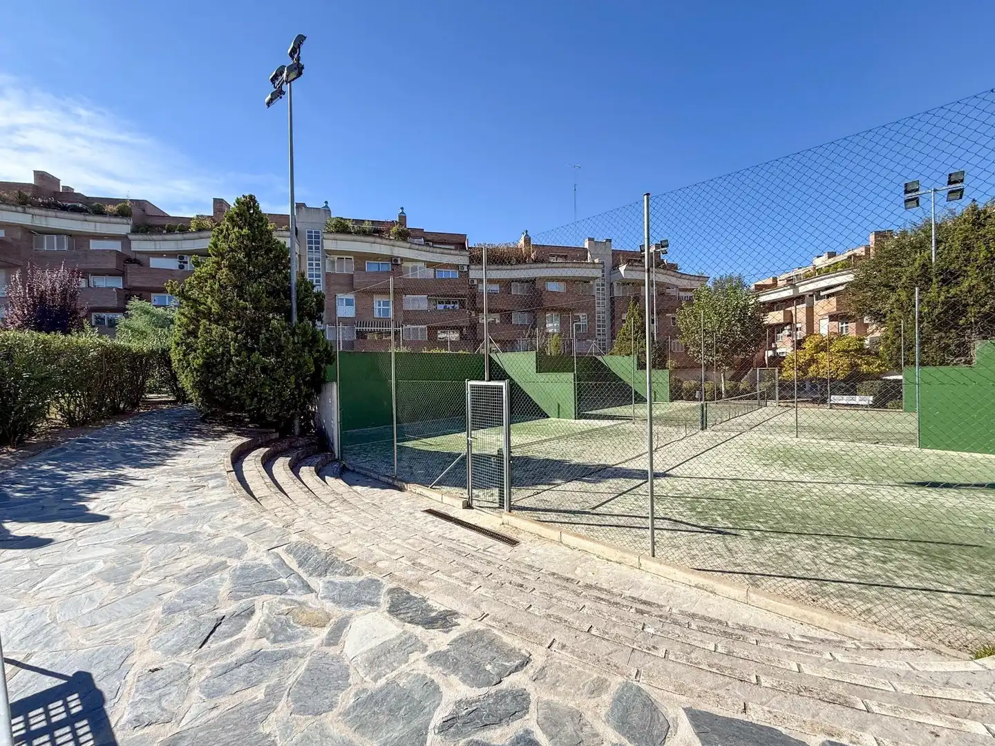 Vista exterior de Pis en venda en Rozas Centro