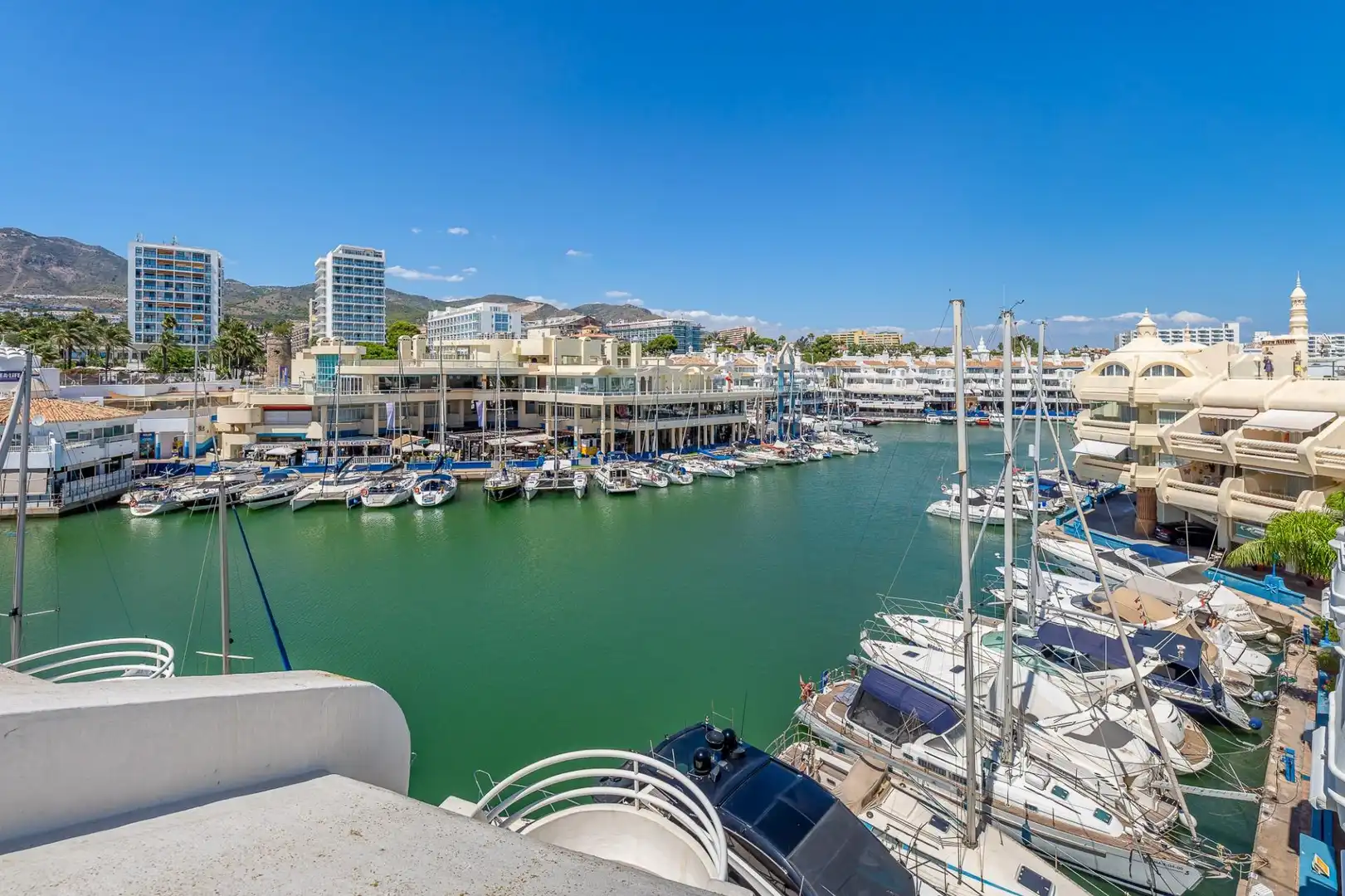 Apartament amb terrassa en venda a Puerto Marina, imagen 35