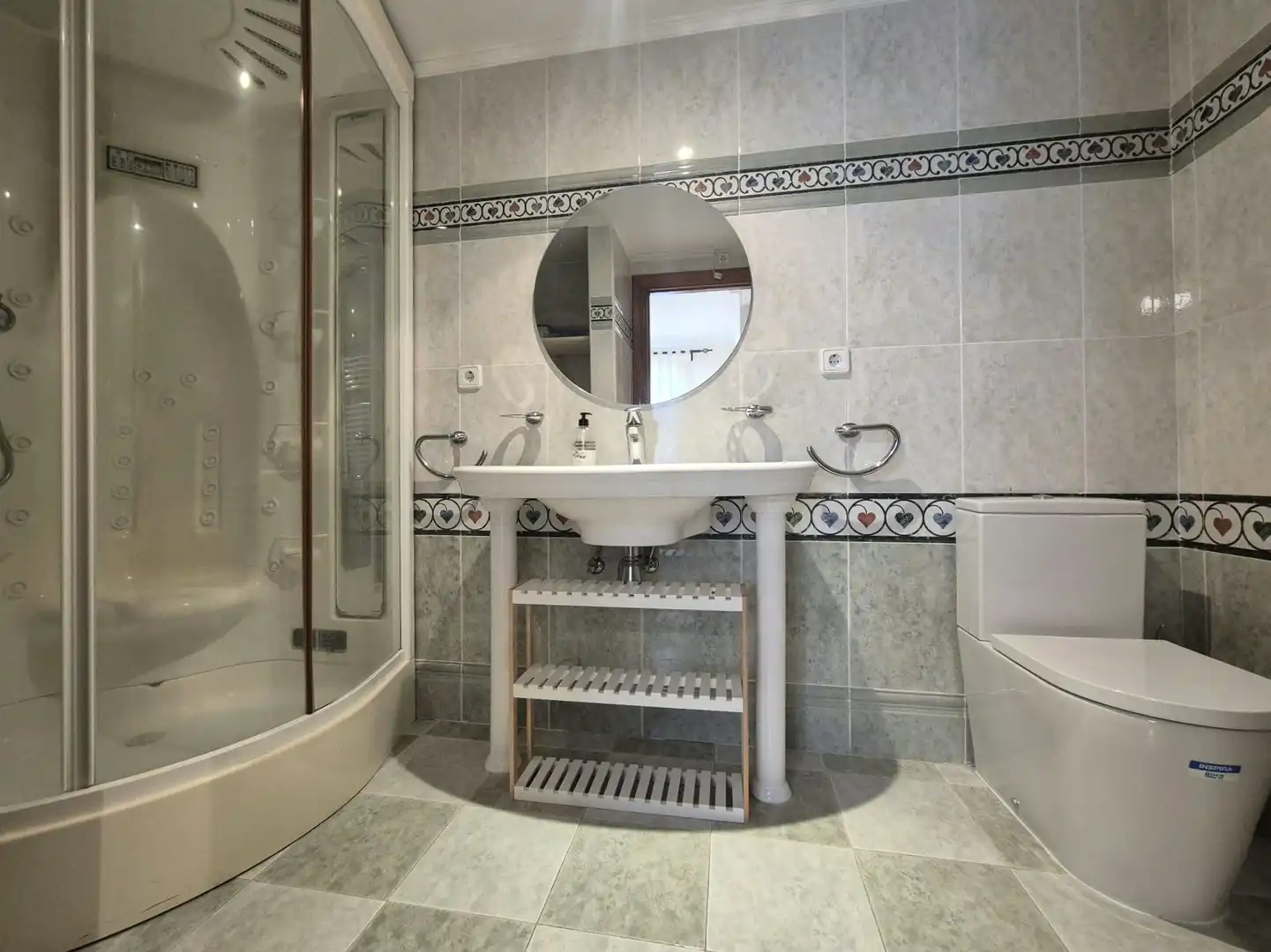 Bathroom of Flat for rent in Saladar