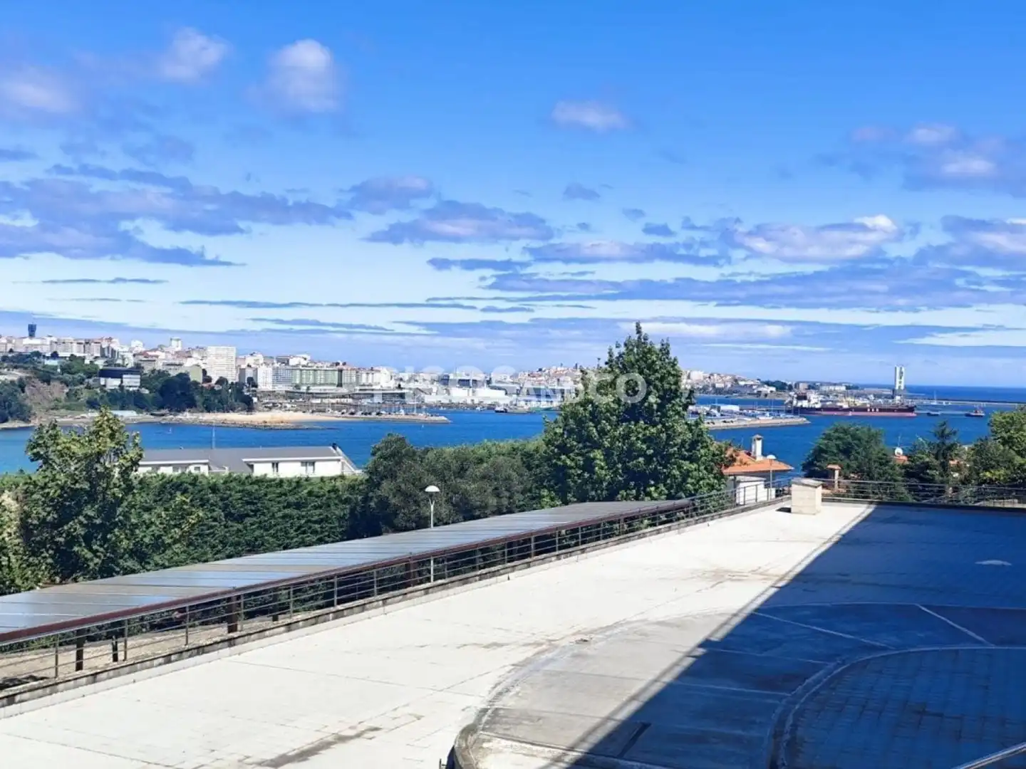 Vista exterior de Pis en venda en Oleiros amb Calefacció, Traster i Moblat