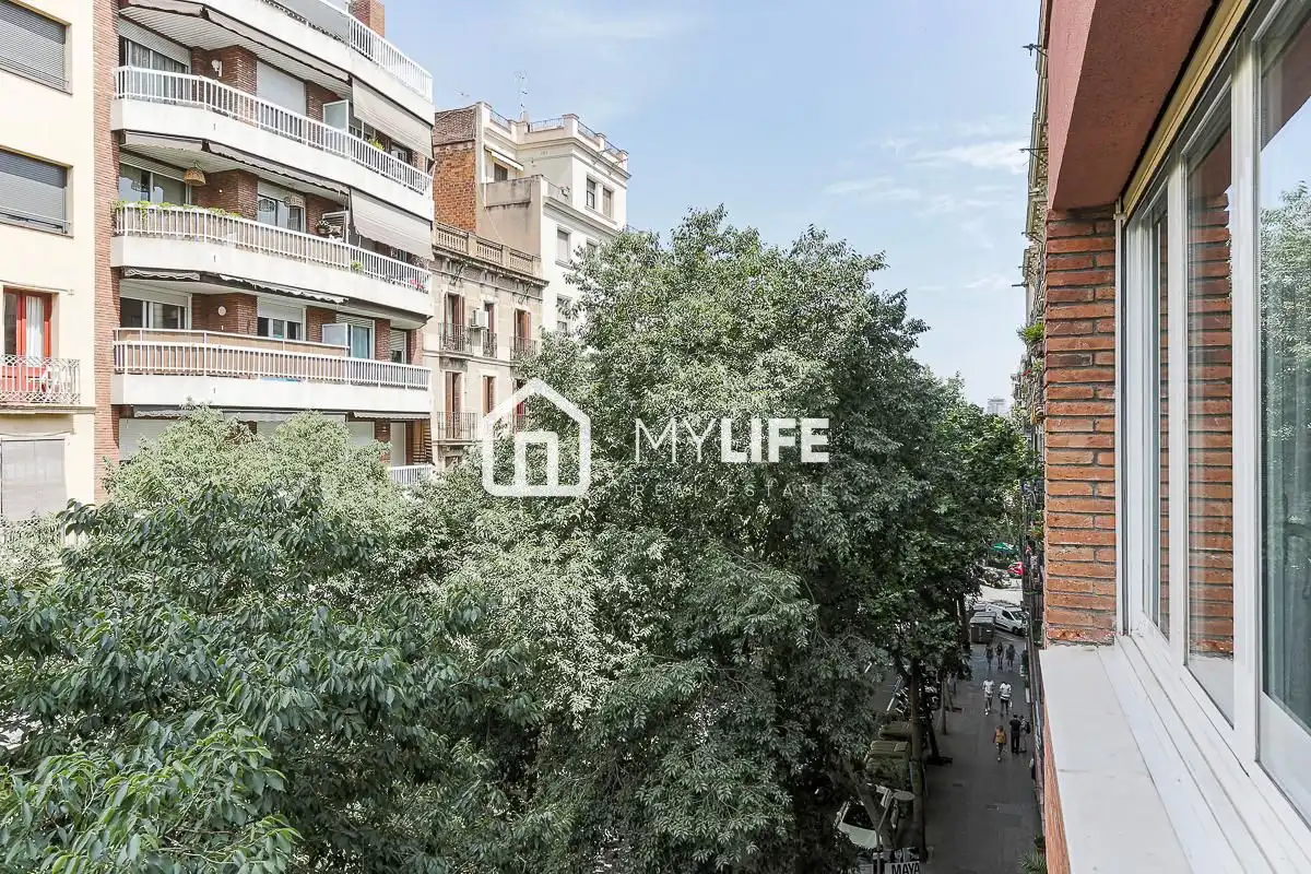 Vista exterior de Apartament en venda en Barcelona amb Aire condicionat, Calefacció i Parquet